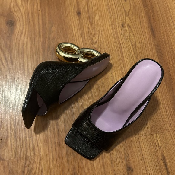 Black high heel open toe sandals with gold chain heel. Square toe stiletto. 6.5 - Picture 7 of 9